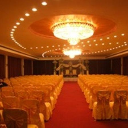 The Shelton Grand Hotel Bangalore Esterno foto
