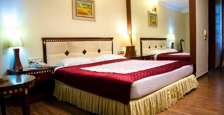 The Shelton Grand Hotel Bangalore Esterno foto