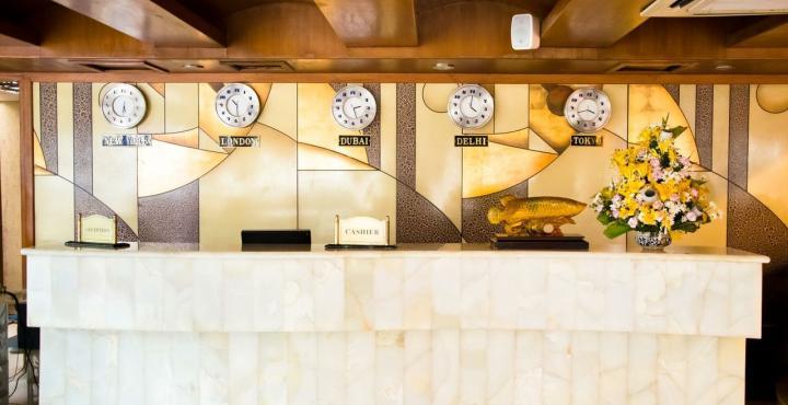 The Shelton Grand Hotel Bangalore Esterno foto