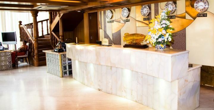 The Shelton Grand Hotel Bangalore Esterno foto