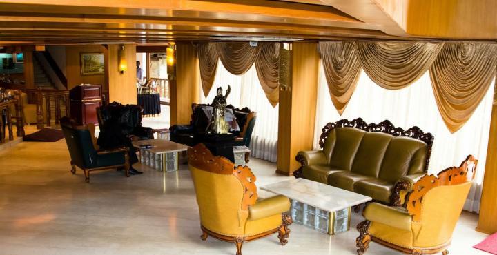 The Shelton Grand Hotel Bangalore Esterno foto
