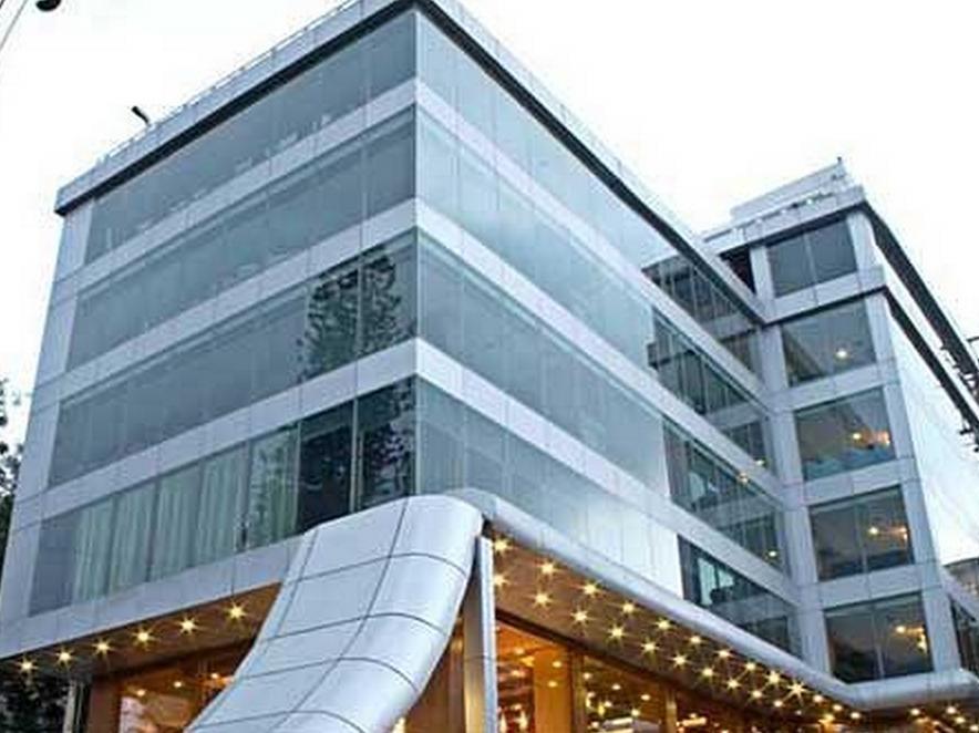 The Shelton Grand Hotel Bangalore Esterno foto