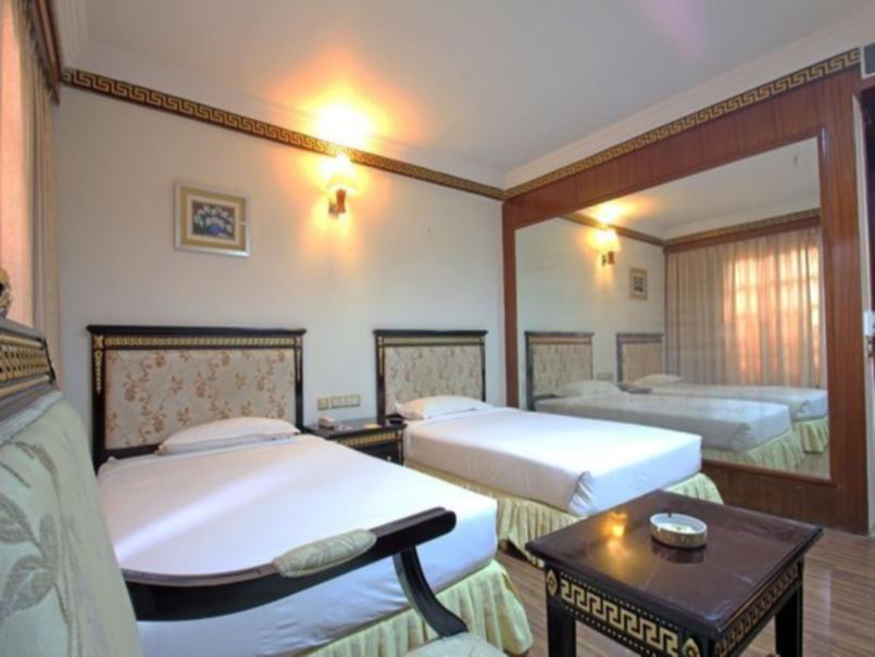 The Shelton Grand Hotel Bangalore Esterno foto