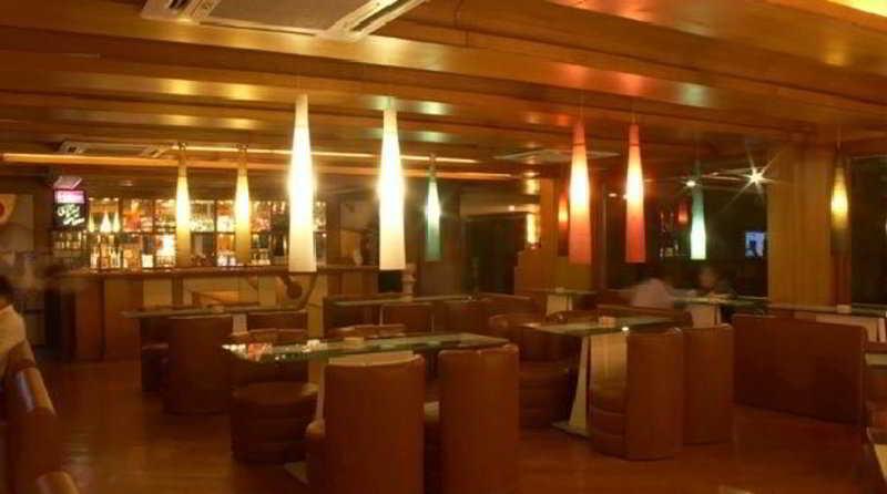 The Shelton Grand Hotel Bangalore Esterno foto