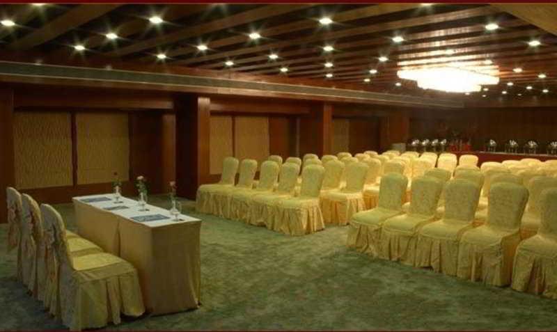 The Shelton Grand Hotel Bangalore Esterno foto