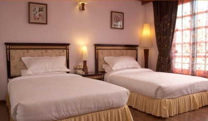 The Shelton Grand Hotel Bangalore Esterno foto