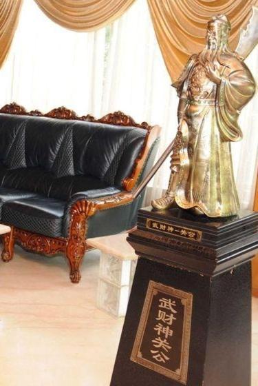 The Shelton Grand Hotel Bangalore Esterno foto