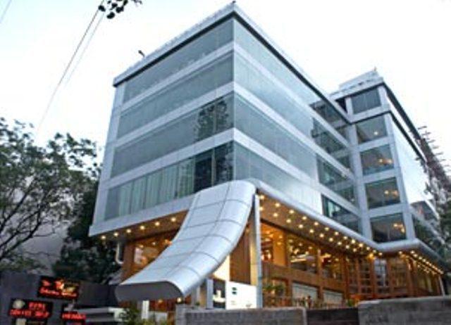 The Shelton Grand Hotel Bangalore Esterno foto